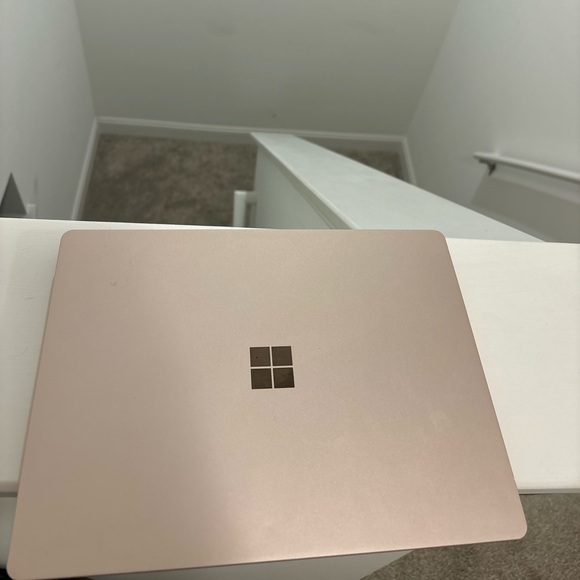 Microsoft surface to go 2